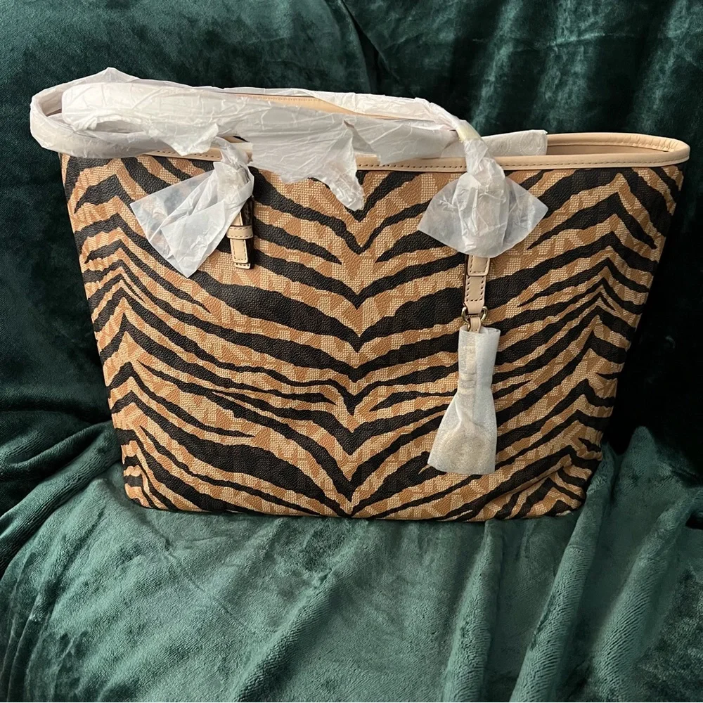 NWT MICHAEL Michael Kors Emry Large Tote - Picture 3 of 8